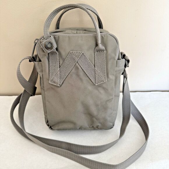Fjallraven Kanken Mini Sling Bag Cross Body Bag Light Gray Fog 23797 - Picture 3 of 10